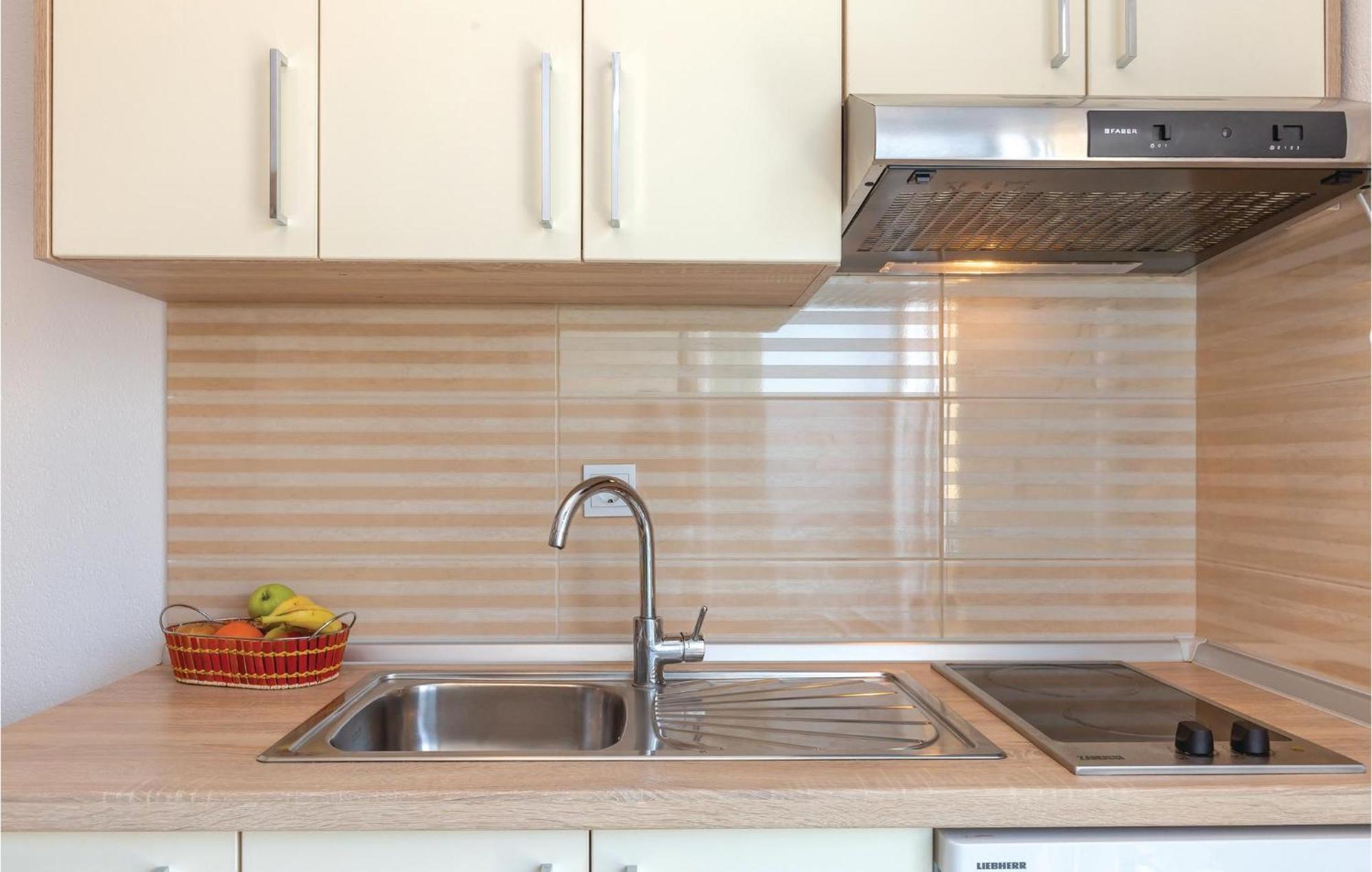 Nice Studio In Krvavica With Kitchen Zewnętrze zdjęcie